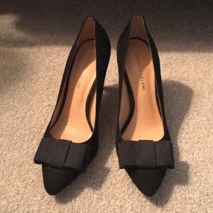 Antonio Melani closes toe black pumps with bow 8.5